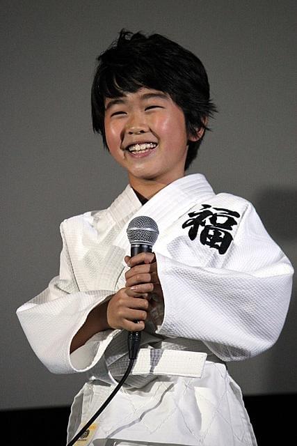 鈴木福、人生初の単独挨拶で得意のキック披露！金メダルにご満悦