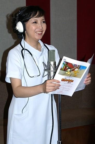 高橋由美子、38歳のナースコス披露「何本でも注射しちゃう！」