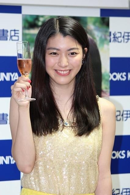 成海璃子、20歳誕生日に初シャンパン「次は日本酒」