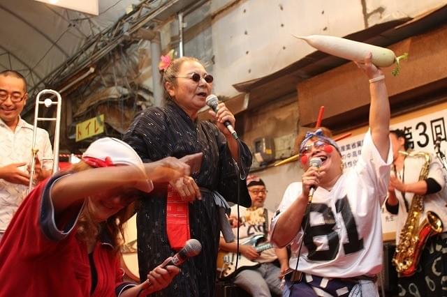 おばあ3人が市場再生をかけラップに挑戦！「歌えマチグヮー」新田義貴監督に聞く