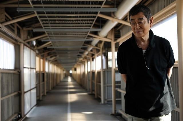 高倉健、ロケ地・富山刑務所で受刑者を激励「大切な人のところへ帰ってあげて」