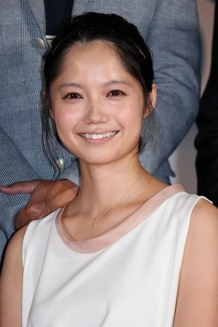 岡田准一＆宮崎あおい、笑顔で舞台挨拶「天地明察」完成披露