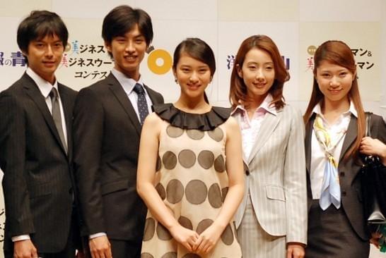 武井咲、スーツにはうるさい!?