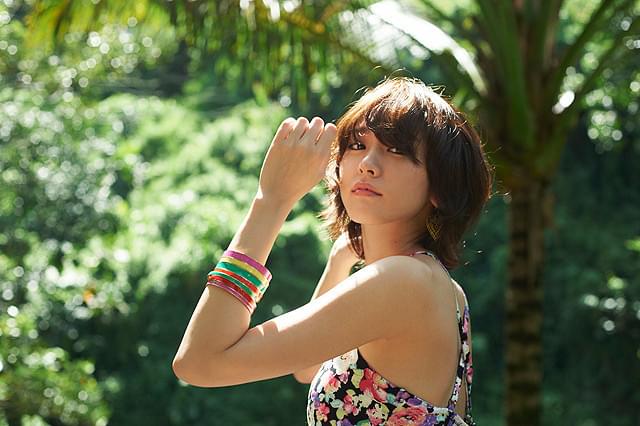 新垣結衣が見せる、大人の魅力 初のフォトマガジン発売