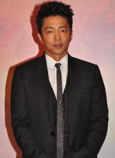 会見に出席した大沢たかお