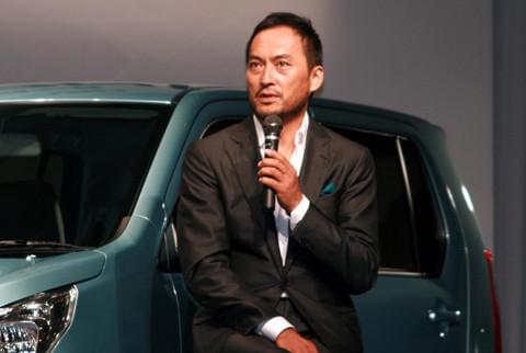 渡辺謙、CM出演の新型ワゴンRを早速お買い上げ