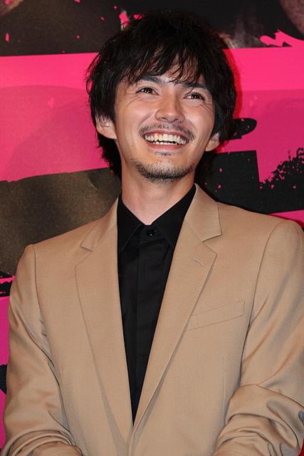 チュート徳井、熱愛を否定 主演作「莫逆家族」公開に感激