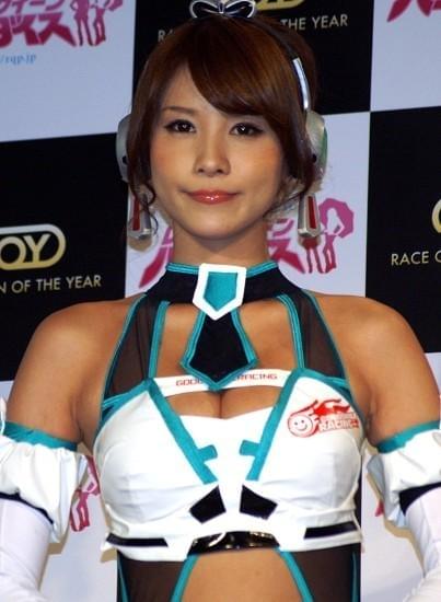 RQ女王にリアル初音ミク！ 立花サキ魅惑ボディで男性陣みっくみく