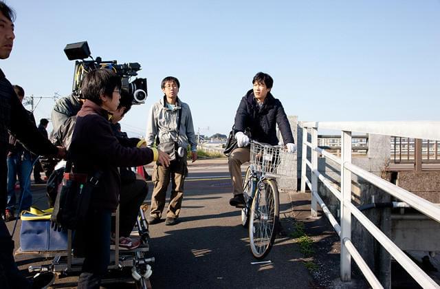 柴犬好き必見！堺雅人主演「ひまわりと子犬の7日間」劇中写真入手