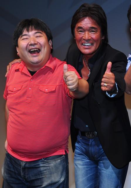 松崎しげる、「愛のメモリー」“デッド寿司バージョン”を浅草で熱唱！