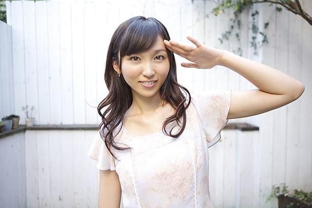 女性戦士ペイルウイングに扮する吉木りさ