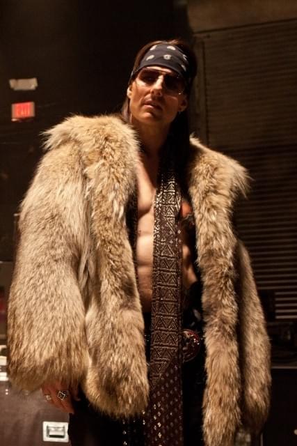 50歳のトム・クルーズ、ロックスターに扮しセクシーな肉体を披露