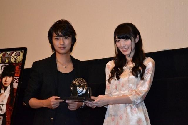 「ビンゴ」公開に笑みを浮かべる 松井咲子と清水一希