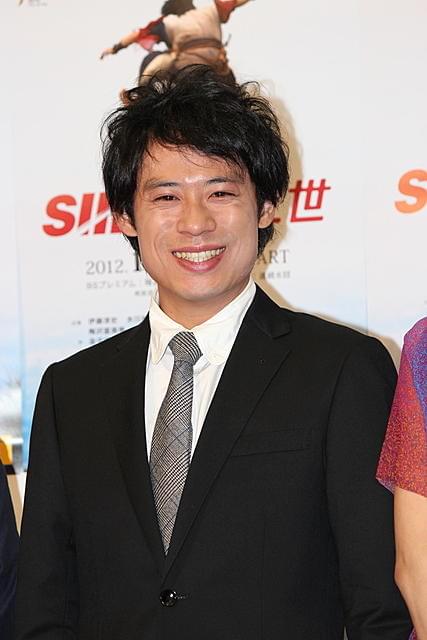 伊藤淳史、堺正章の“こん棒”アクションに「孫悟空を思い出した」