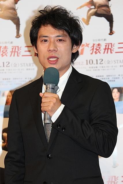 伊藤淳史、堺正章の“こん棒”アクションに「孫悟空を思い出した」