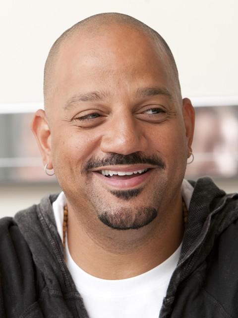 メガホンをとるアレン・ヒューズ監督