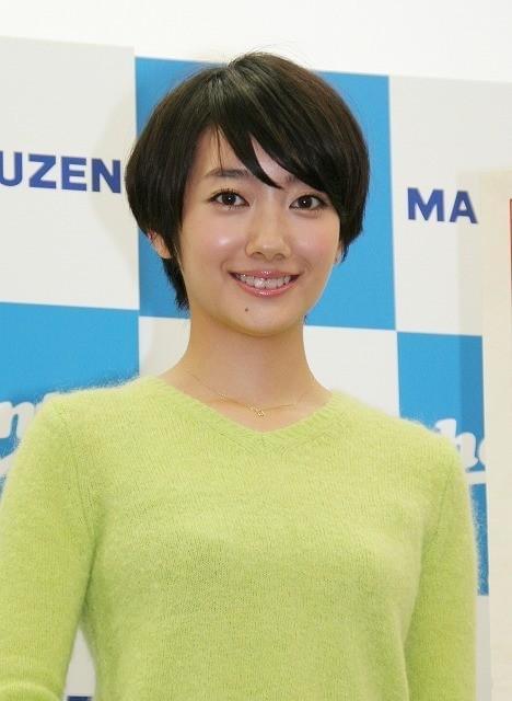 昭和の新妻を演じた波瑠