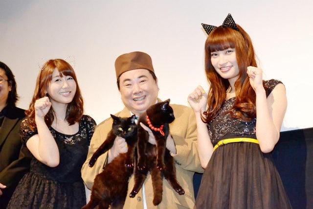 安めぐみと大政絢は“黒猫ファッション”で登場