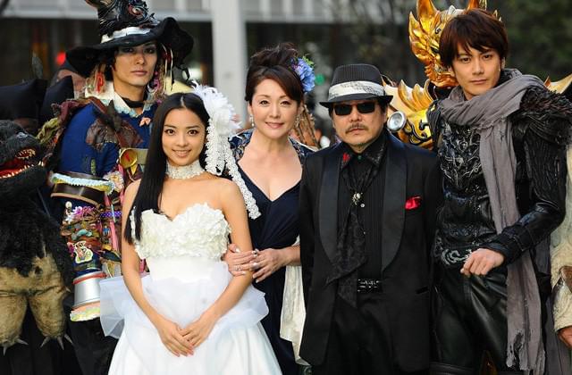 第25回東京国際映画祭開幕 グリーンカーペット上パフォーマンスに観客熱狂