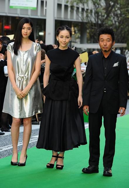 第25回東京国際映画祭開幕 グリーンカーペット上パフォーマンスに観客熱狂