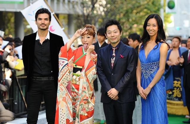 第25回東京国際映画祭開幕 グリーンカーペット上パフォーマンスに観客熱狂