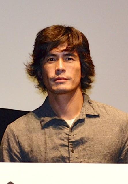 伊藤英明が新聞の見出しを予告？「伊藤英明、ゲップする」