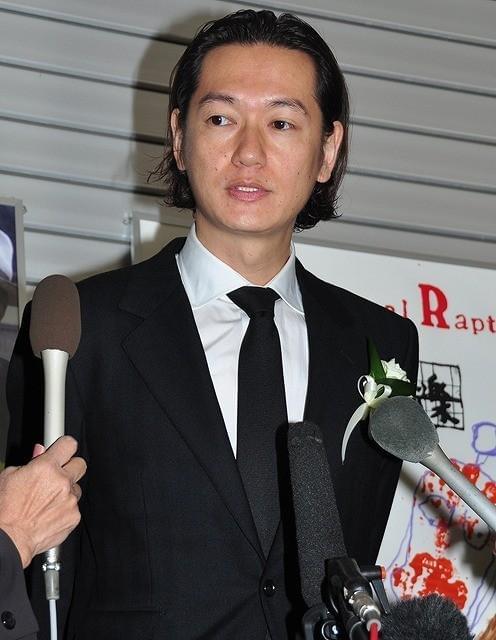 監督に最後の別れを告げた井浦新