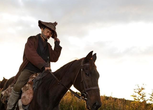 渡辺謙、人間の“業”を描く！壮大なセットで「許されざる者」撮影快調