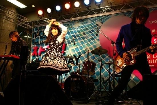 2年連続紅白ある？ 神田沙也加がバンド結成 ハードに熱唱