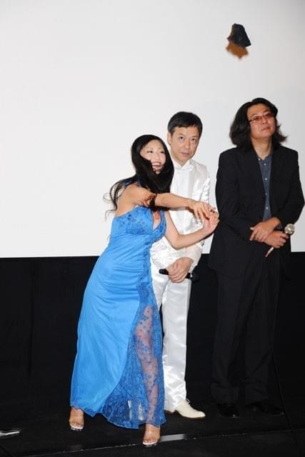 壇蜜、パンティ“生脱ぎ”披露し客席に投げ入れ