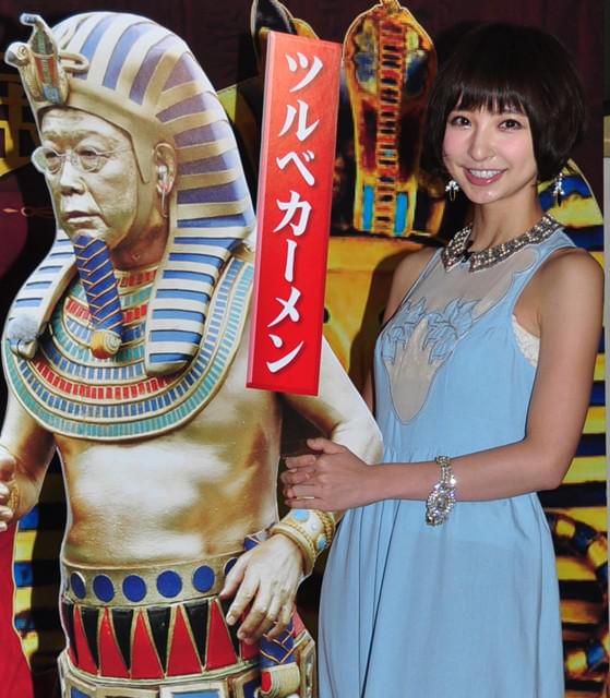 ツタンカーメン展160万人突破を祝った篠田麻里子