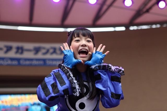 川島海荷、生アクションでキョンシー退治 ちびっ子も大歓声
