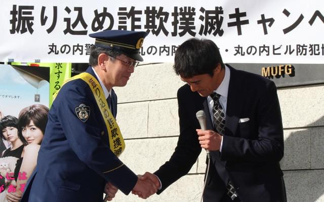 「不謹慎ですみません」詐欺師演じた阿部寛、詐欺撲滅をアピール