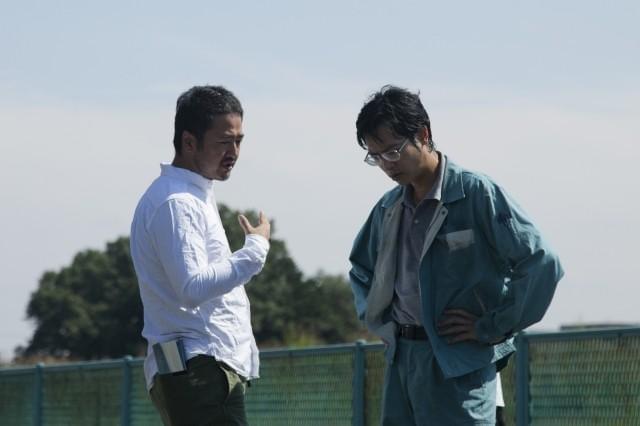撮影を行う赤堀雅秋監督と堺雅人