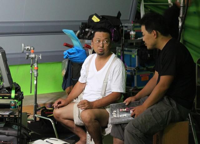 撮影に臨んだ村上隆監督