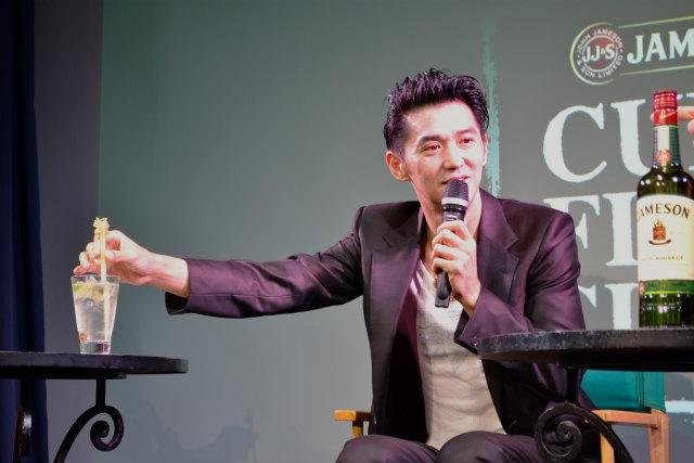 村上淳、ウイスキー片手に「エイリアン」トークに花咲かす