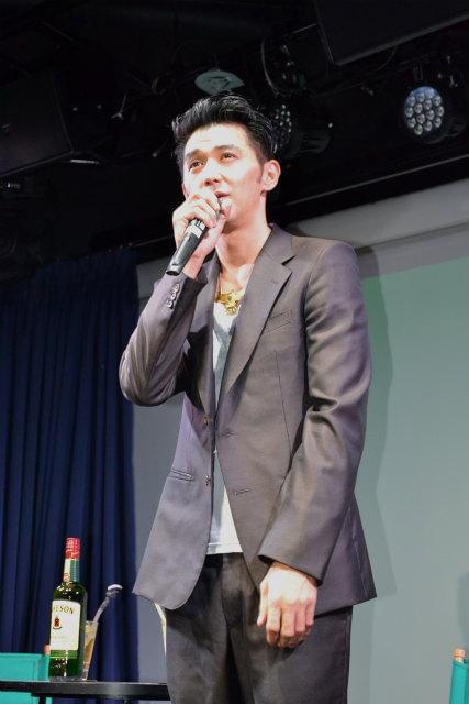 村上淳、ウイスキー片手に「エイリアン」トークに花咲かす