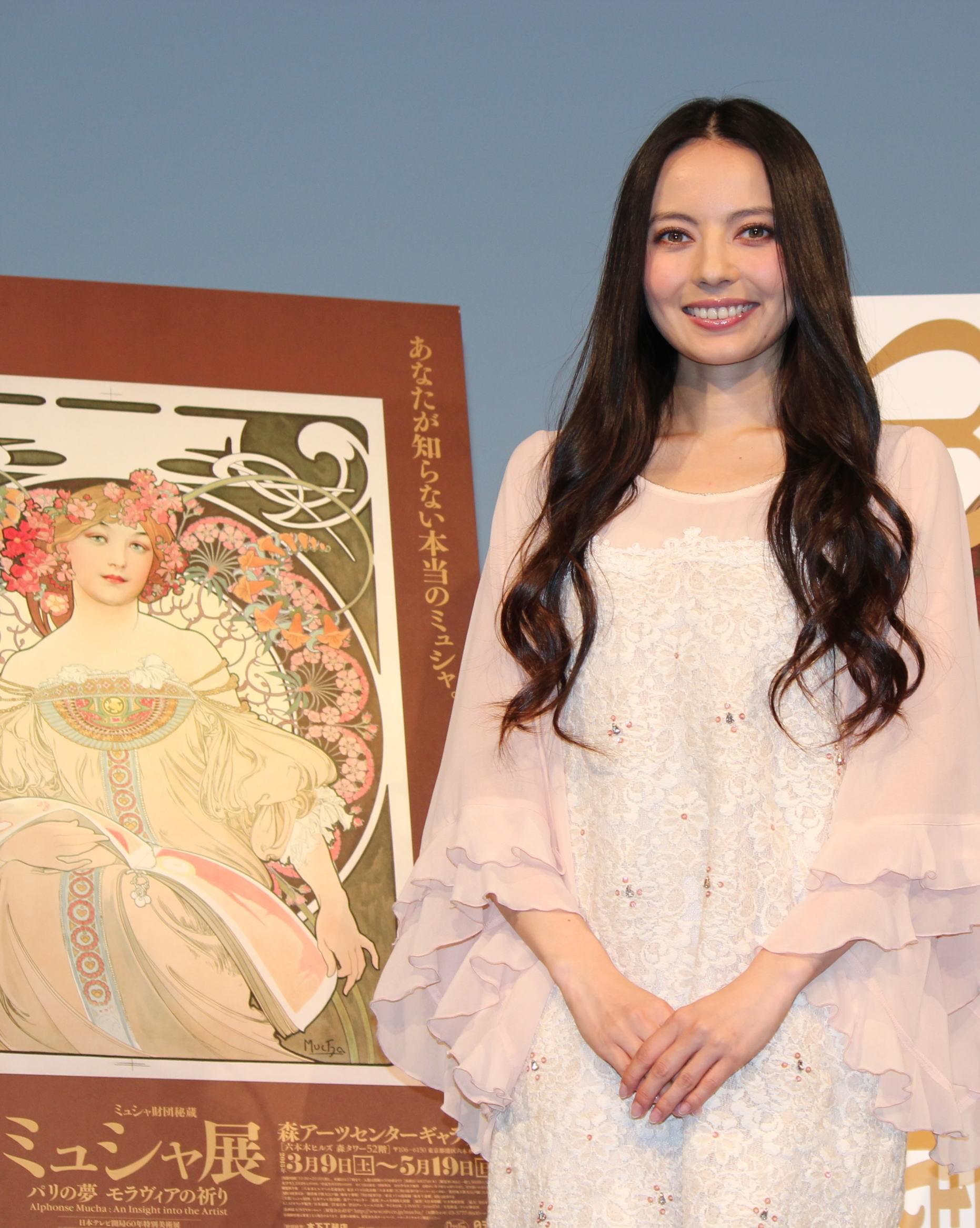 ベッキー「ミュシャ展」のオフィシャルサポーター就任、展覧会のテーマ曲も