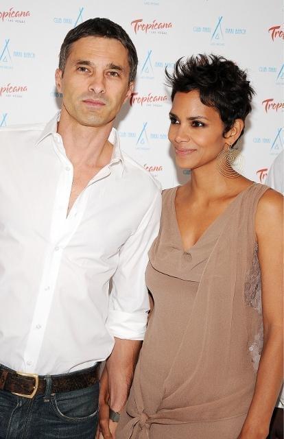 ハル・ベリーと婚約者のオリビエ・マルティネス