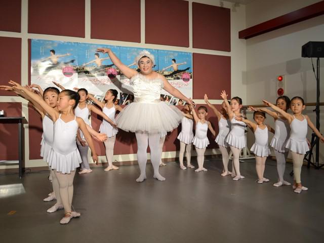 インパルス・堤下、チュチュ姿で白鳥の舞「ただひたすらにつらい」