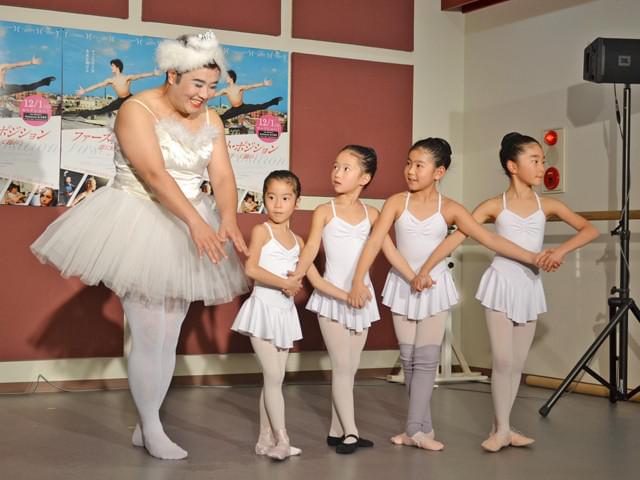 インパルス・堤下、チュチュ姿で白鳥の舞「ただひたすらにつらい」