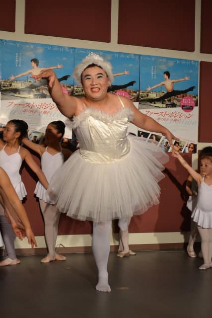 インパルス・堤下、チュチュ姿で白鳥の舞「ただひたすらにつらい」