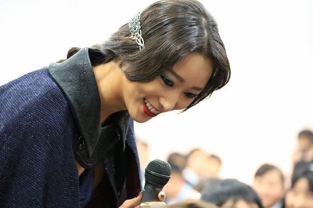 妖怪人間ならぬ“妖怪教師”に扮した杏