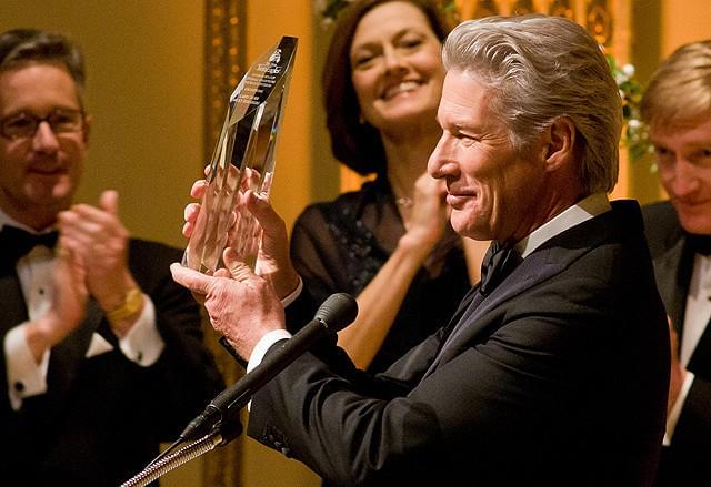 ギアの演技が高い評価を受けているサスペンスが日本公開