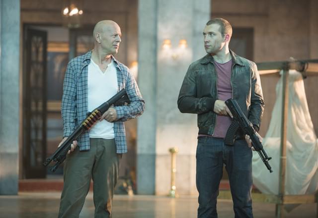 マクレーンと息子ジャックが難関に立ち向かう