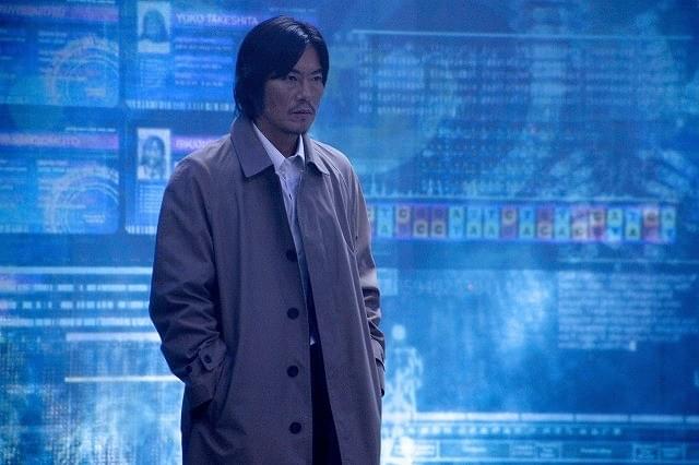 豊川悦司「プラチナデータ」刑事役の劇中写真を入手！