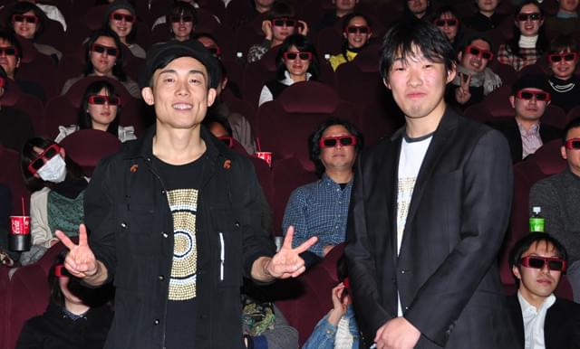 初日挨拶に立ったGOMAと松江哲明監督