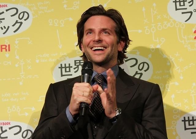 ブラッドリー・クーパー来日、突然のファンサービスで興奮の渦