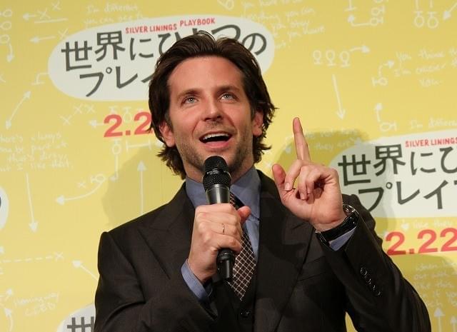 ブラッドリー・クーパー来日、突然のファンサービスで興奮の渦