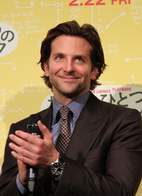 ブラッドリー・クーパー来日、突然のファンサービスで興奮の渦